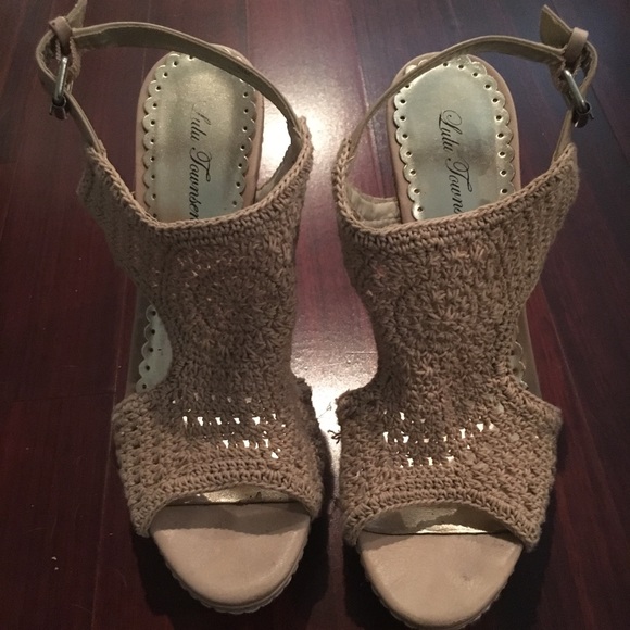 Platform wedges with detailed front - Picture 1 of 2